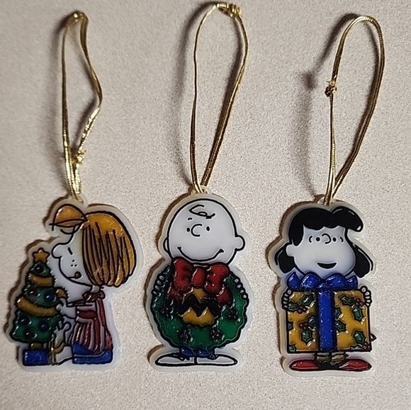 1950s United Feature Syndicate Peanuts Christmas Double Sided Plastic Ornaments - Picture 4 of 4
